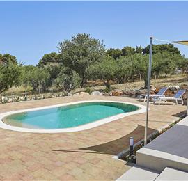 4 bedroom villa with pool, Castellammare del Golfo, sleeps 8-9